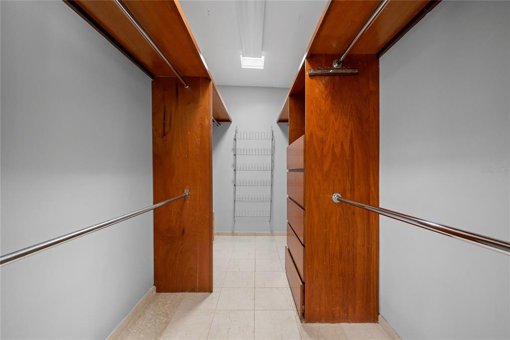 1 Street, Unit 606 Guaynabo, PR 00966 - Photo 27 of 32 a view of entryway