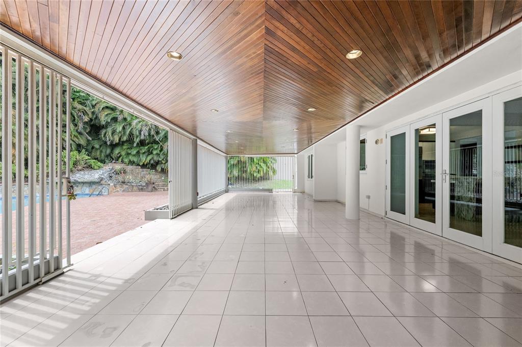 1 Street, Unit 606 Guaynabo, PR 00966 - Photo 6 of 32 a view of a porch