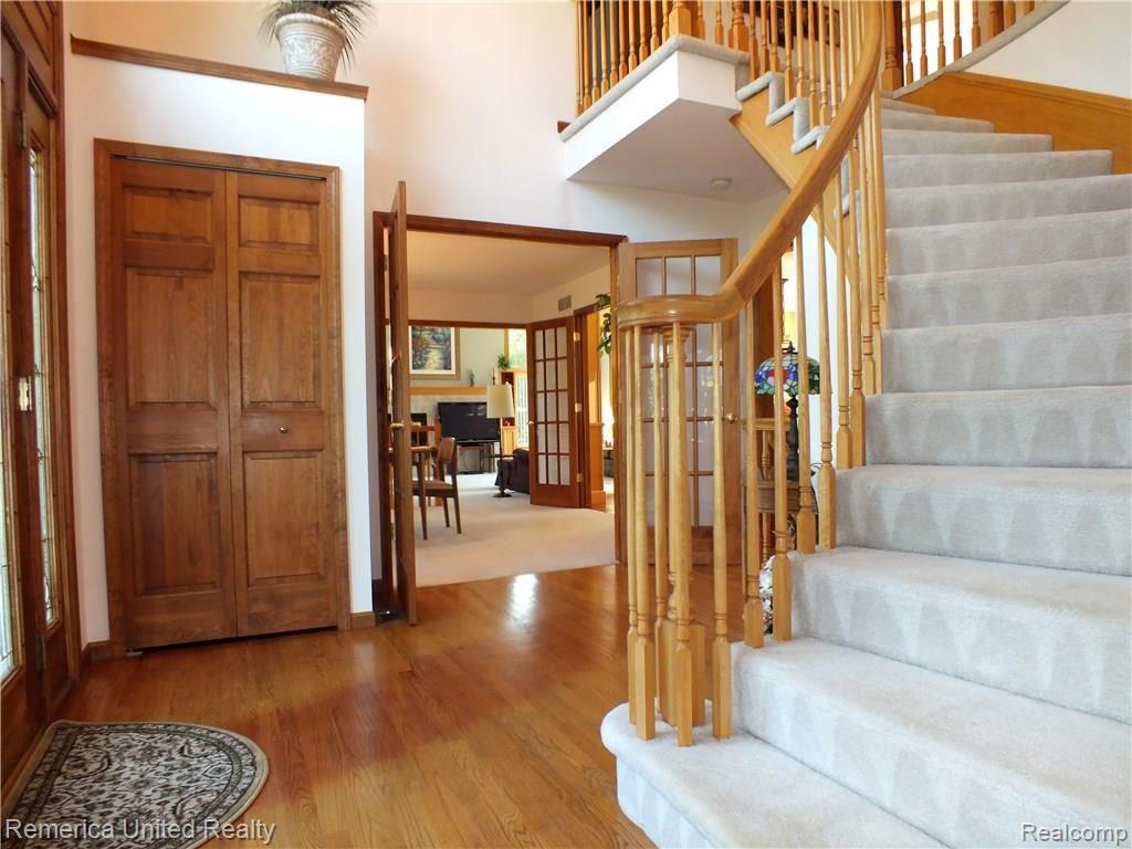 Foyer 2.JPG