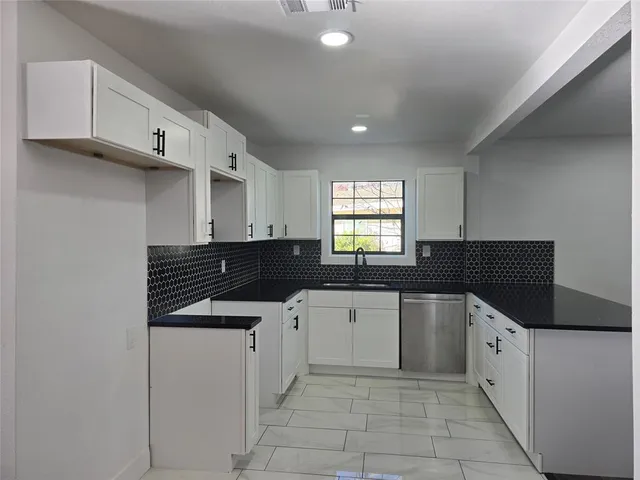 $298,000 | 303 Hillcrest Street, Mansfield, TX 76063