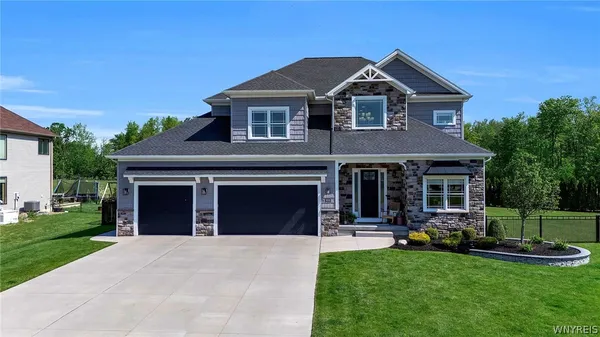 $975,000 | 9008 Roberts Grove, Clarence, NY 14031