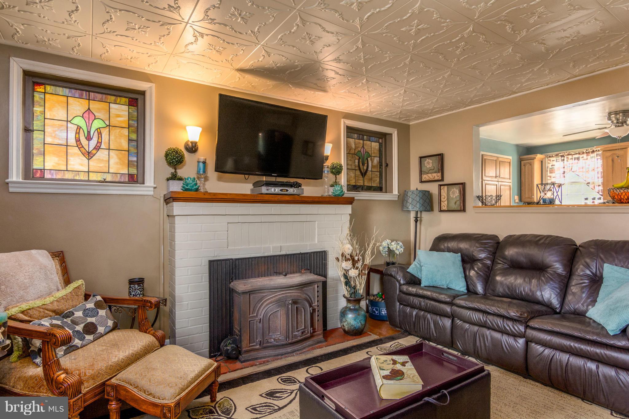 1108 Wampler Road Baltimore, MD 21220 - Photo 6 of 30 Living Room