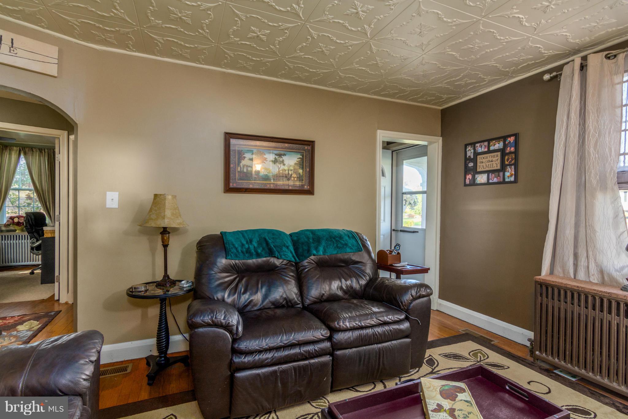 1108 Wampler Road Baltimore, MD 21220 - Photo 7 of 30 Living Room