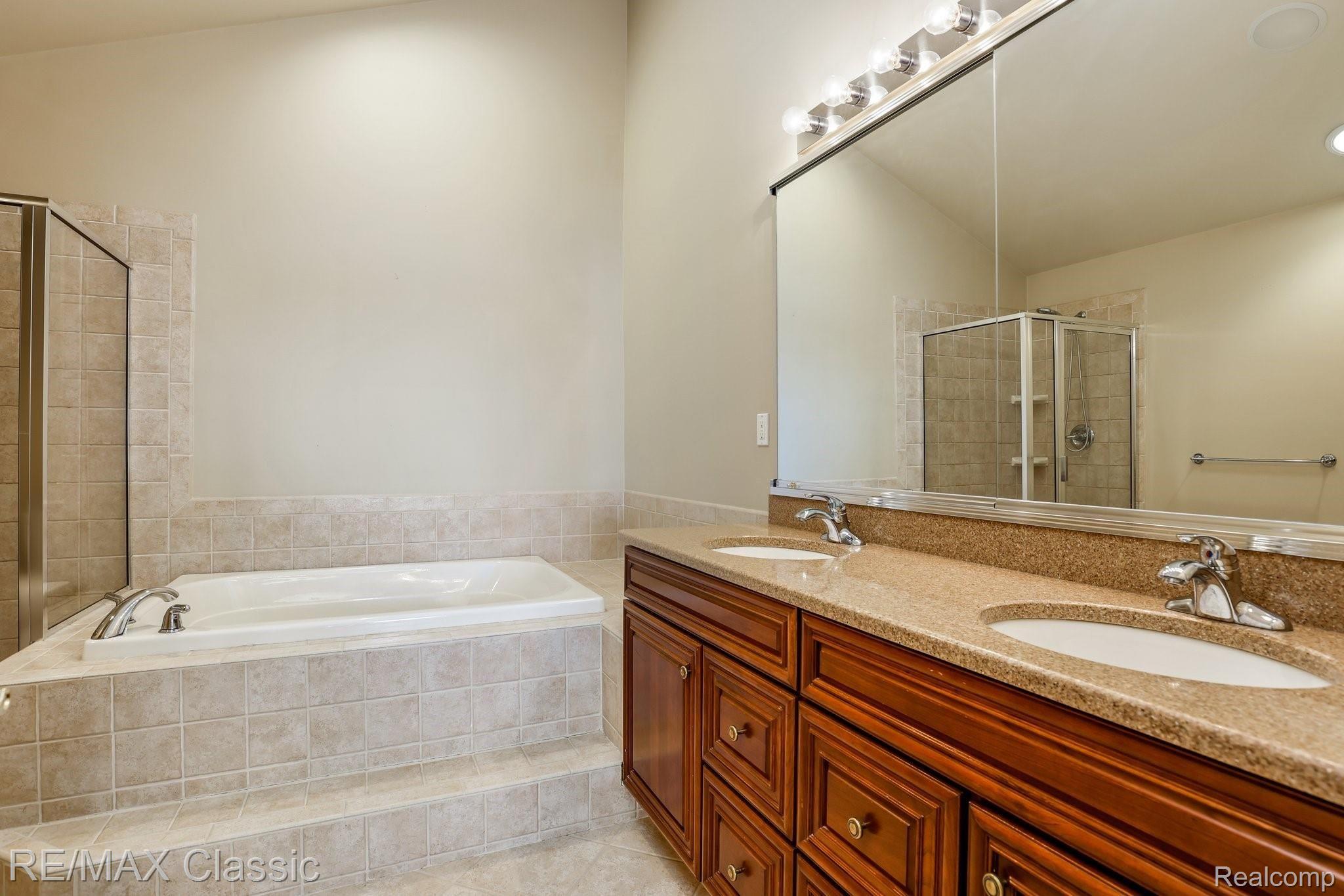 24849 Reeds Pointe Drive Novi, MI 48374 - Photo 22 of 47 Master Bath
