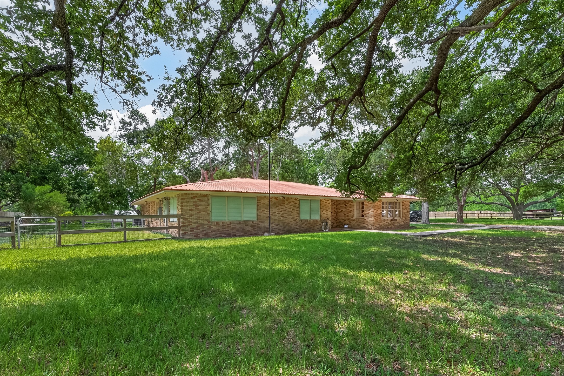5606 Highland Road Santa Fe, TX 77517 - Photo 2 of 47 Gallery Image 2