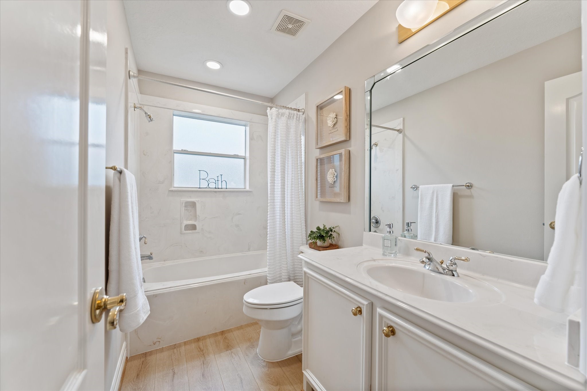 119 April Breeze Conroe, TX 77356 - Photo 31 of 50 Guest Bdrm Ensuite Bath