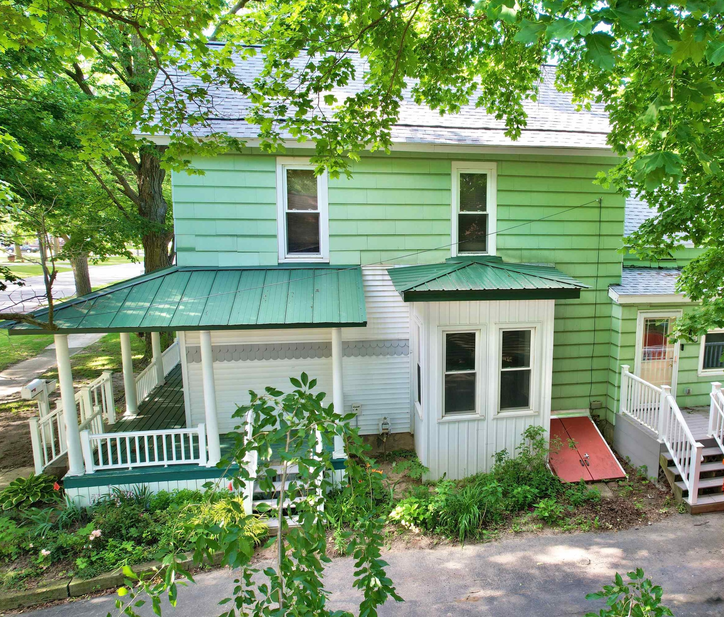414 North Maple Street Ithaca, MI 48847 - Photo 4 of 39 1947335-3bcdf516-bfbc-4120-b17a-dc862a020354.JPG