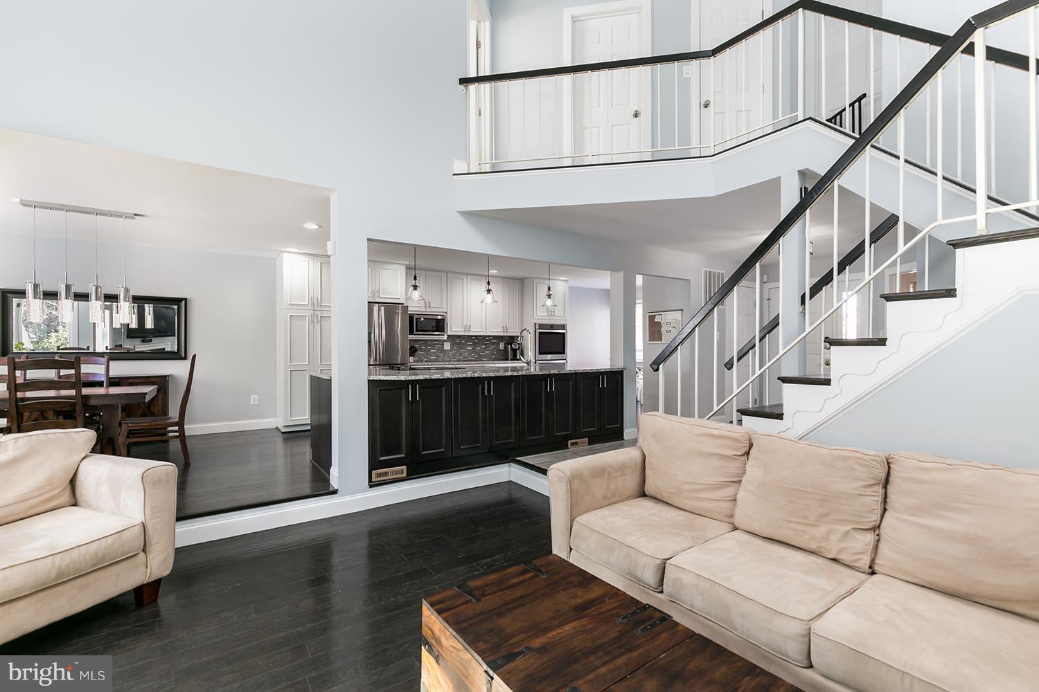 1296 Wedgewood Manor Way Reston, VA 20194 - Photo 14 of 30 Living Room