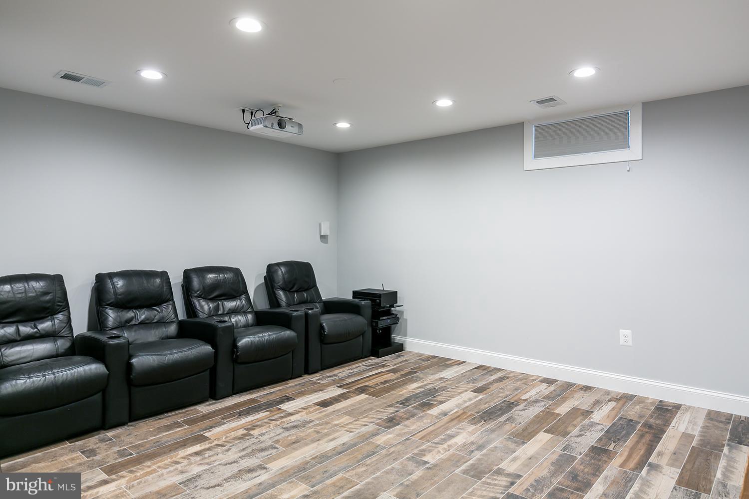 1296 Wedgewood Manor Way Reston, VA 20194 - Photo 26 of 30 Family Room
