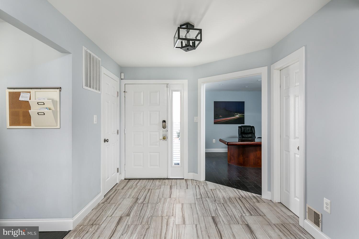 1296 Wedgewood Manor Way Reston, VA 20194 - Photo 4 of 30 Interior (General)