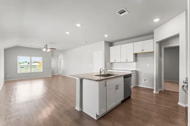 $1,750 | 603 Levine Court, Conroe, TX 77316