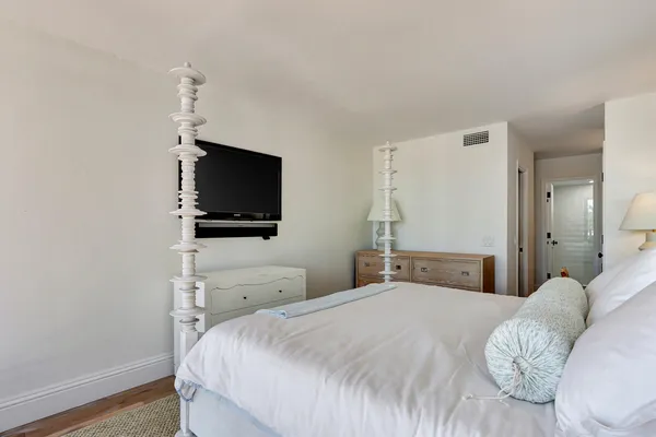 $4,000 | 225 South Beach Road, Unit 204, Tequesta, FL 33469