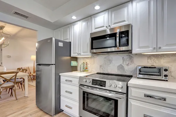 $4,000 | 225 South Beach Road, Unit 204, Tequesta, FL 33469