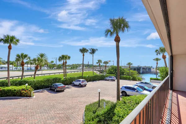 $4,000 | 225 South Beach Road, Unit 204, Tequesta, FL 33469