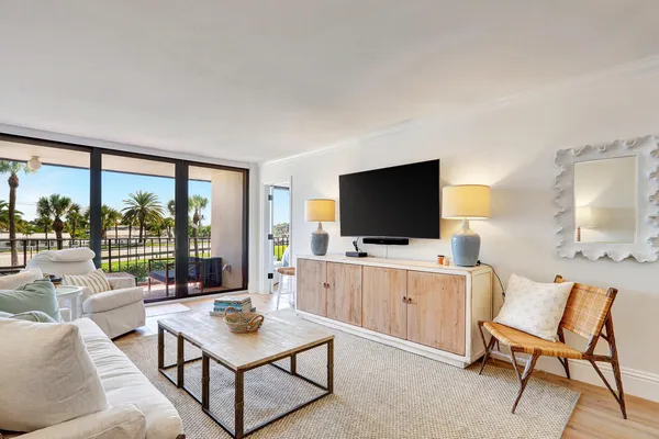 $4,000 | 225 South Beach Road, Unit 204, Tequesta, FL 33469