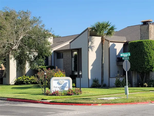 $1,650 | 7055 North Holiday Drive, Galveston, TX 77550
