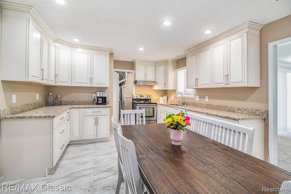 558 Ridge Road Walled Lake, MI 48390 - Photo 8 of 27