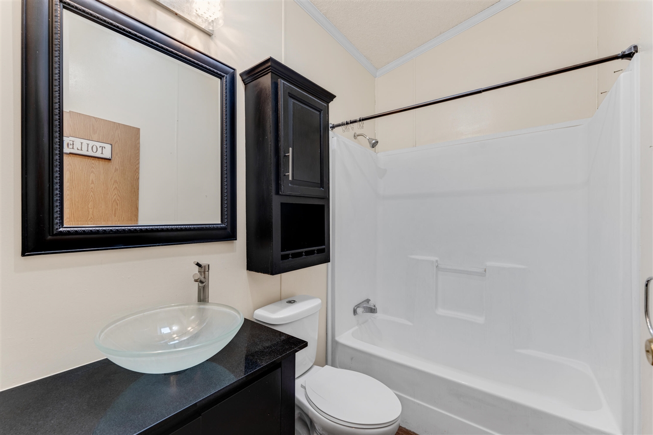 430 North Blue Creek Road Benton Harbor, MI 49022 - Photo 10 of 20