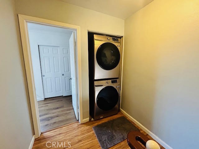 7304 Exeter Street, Unit E Paramount, CA 90723 - Photo 15 of 36 Full-size laundry area conveniently located near both bedrooms for added convenience.