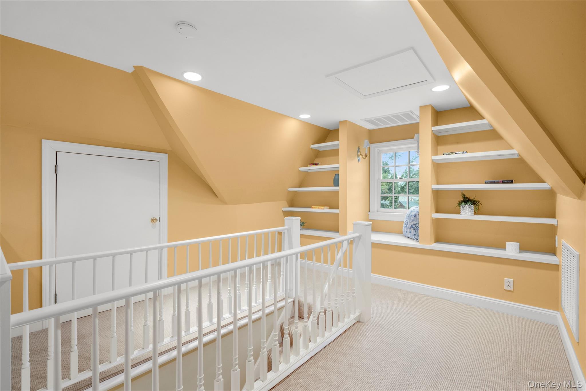 260 Overlook Road New Rochelle, NY 10804 - Photo 34 of 48 Third level built-ins