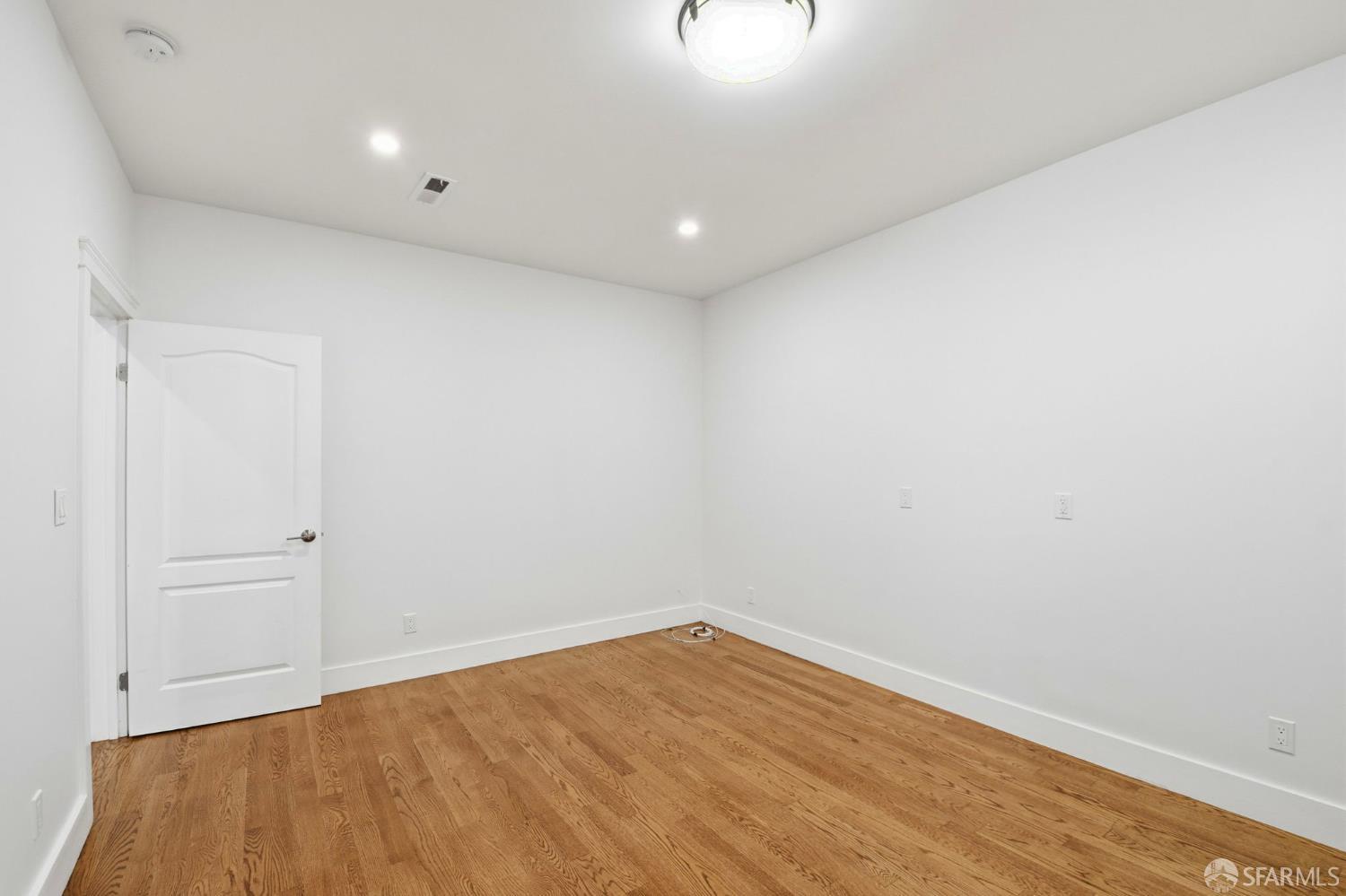 526 Silver Avenue San Francisco, CA 94112 - Photo 23 of 44 a view of empty room