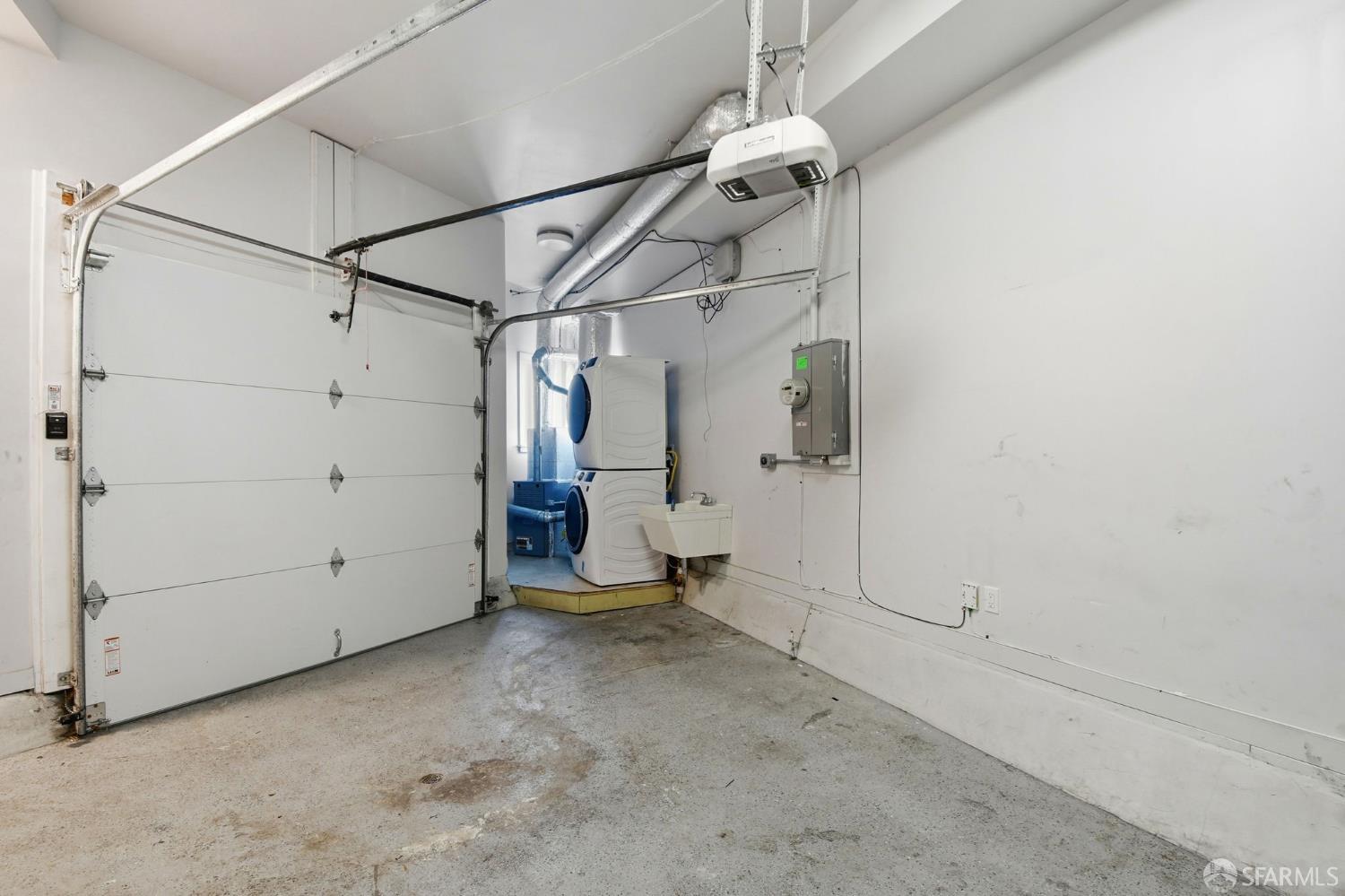 526 Silver Avenue San Francisco, CA 94112 - Photo 37 of 44 a view of a room with an empty space