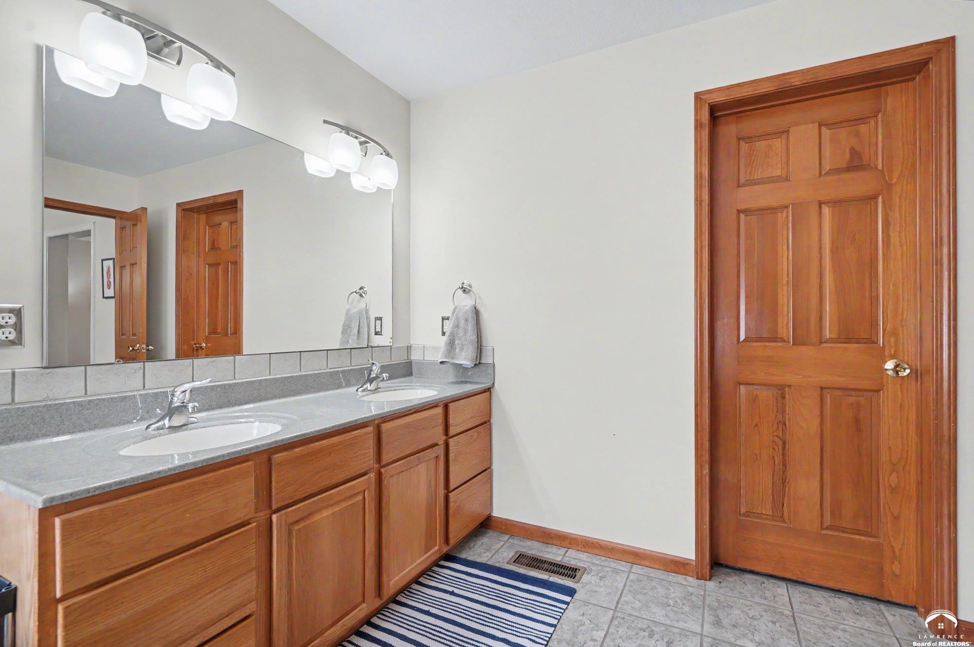 3605 Riverview Road Lawrence, KS 66049 - Photo 29 of 64