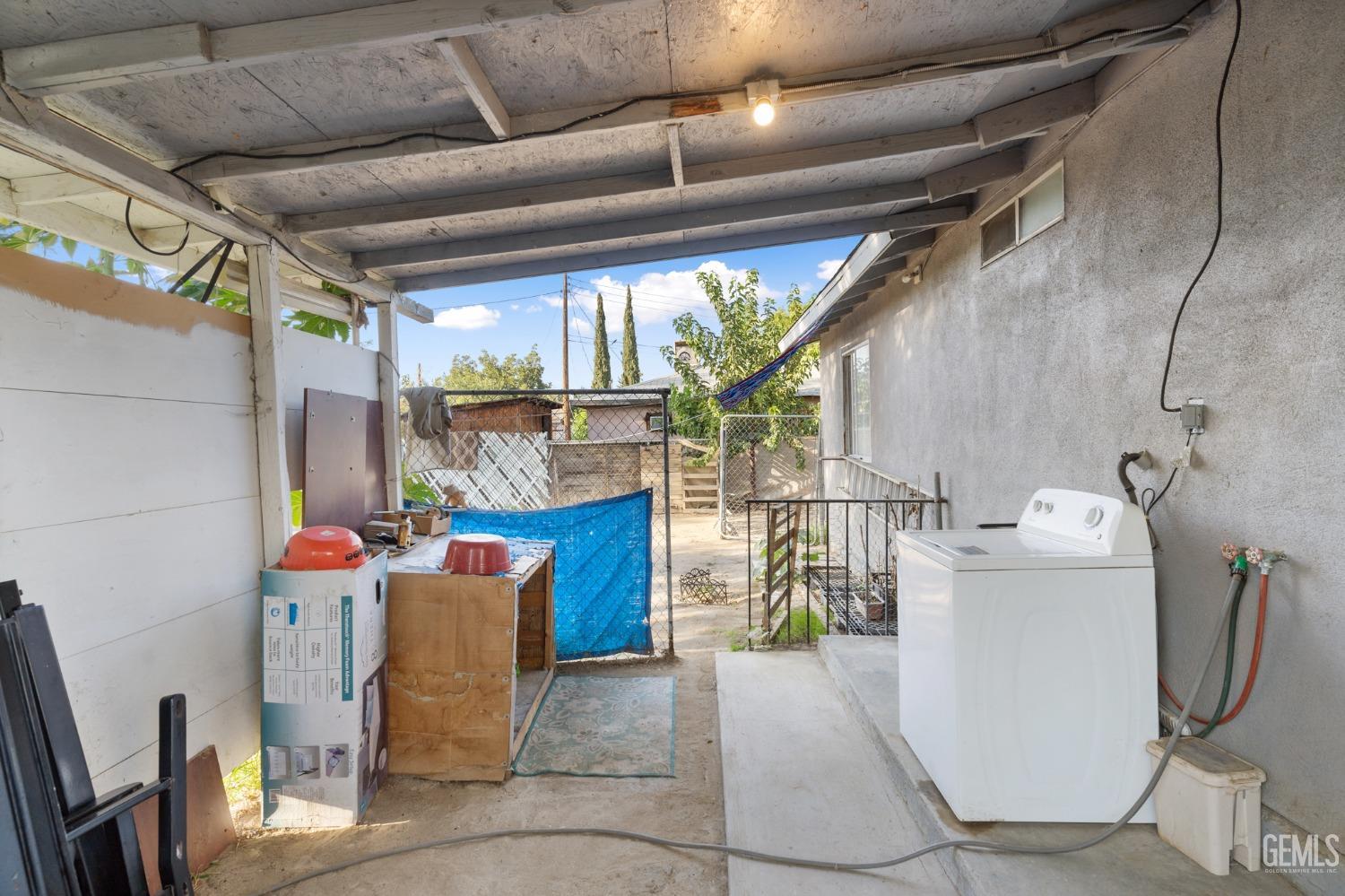 Undisclosed Address Arvin, CA 93203 - Photo 15 of 19 a utility room with dryer and washer