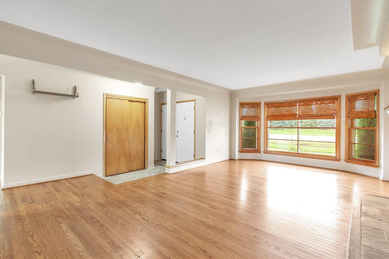 41655 Utica Road Sterling Heights, MI 48313 - Photo 7 of 43 50058720-6.JPG