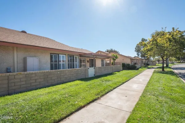 a view of house with a yard