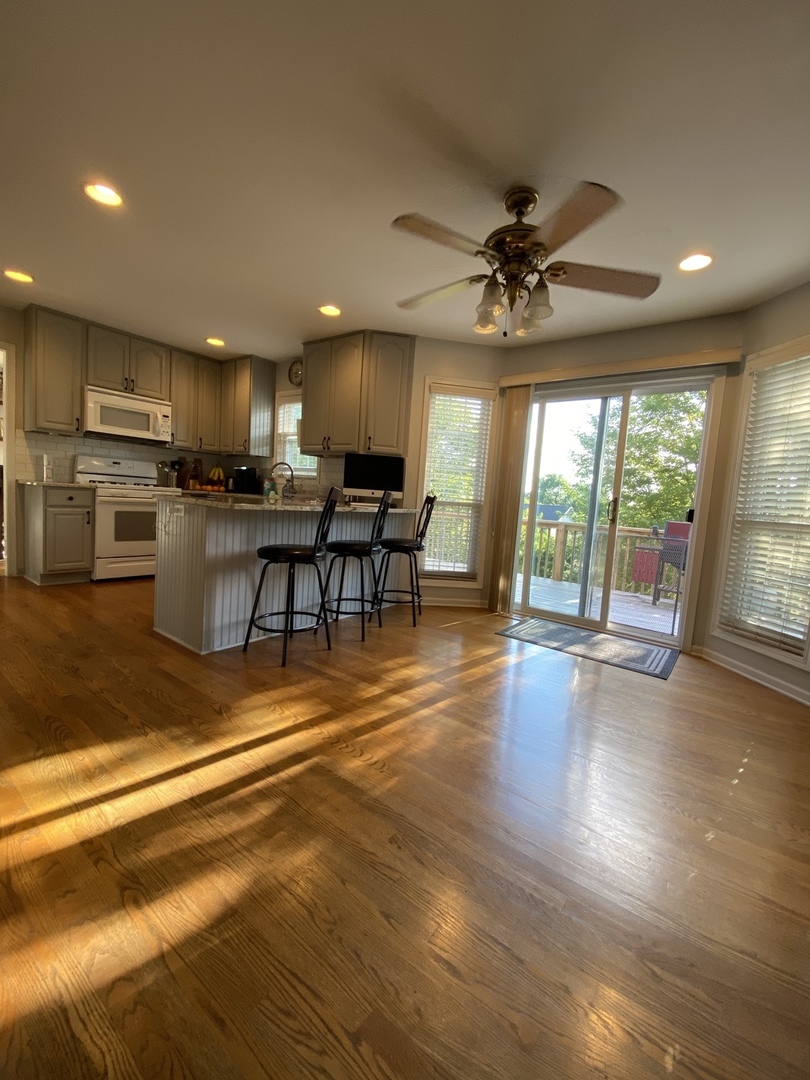 807 Ridge Avenue Wauconda, IL 60084 - Photo 2 of 33
