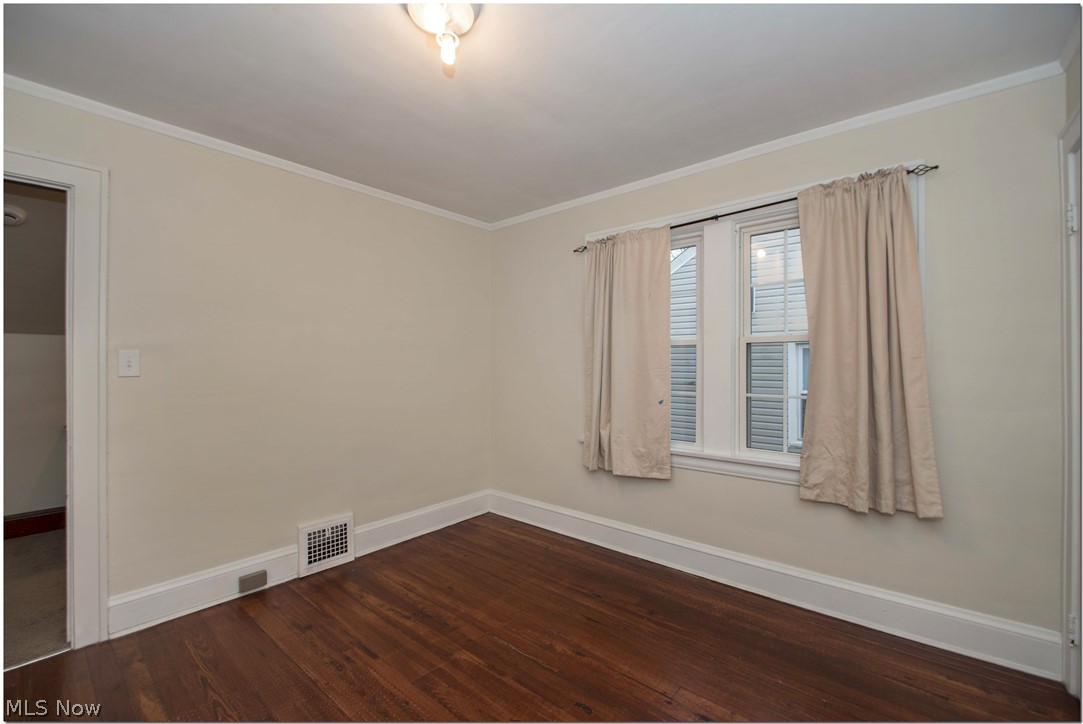 1403 Dill Road Cleveland, OH 44121 - Photo 19 of 31