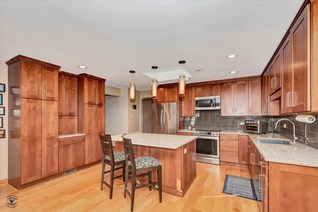 $599,900 | 13348 South Stephen Drive, Palos Park, IL 60464