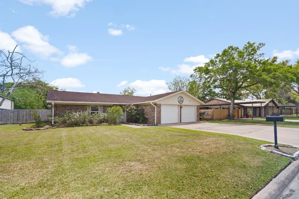 $275,000 | 1003 Virginia Street, Edna, TX 77957