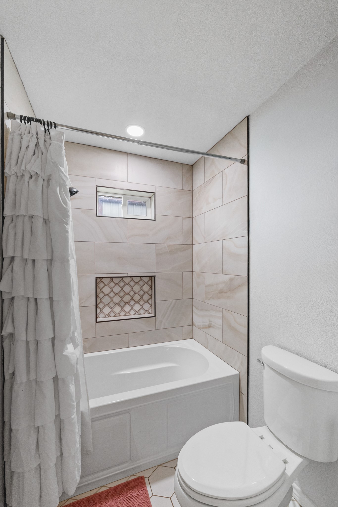 1003 Virginia Street Edna, TX 77957 - Photo 19 of 30 a bathroom with a toilet and a bathtub