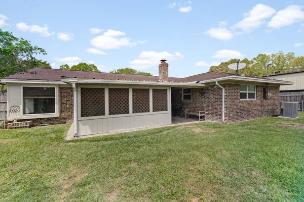 $275,000 | 1003 Virginia Street, Edna, TX 77957