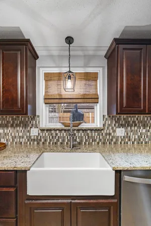 $275,000 | 1003 Virginia Street, Edna, TX 77957