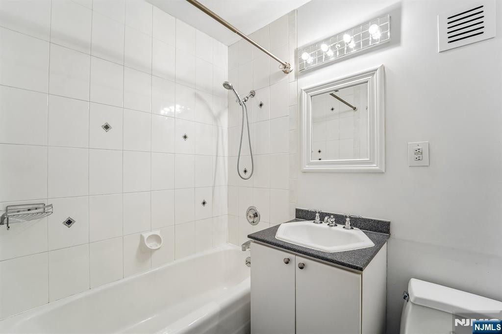 4 Horizon Road, Unit G18 Fort Lee, NJ 07024 - Photo 30 of 45 Gallery Image 30