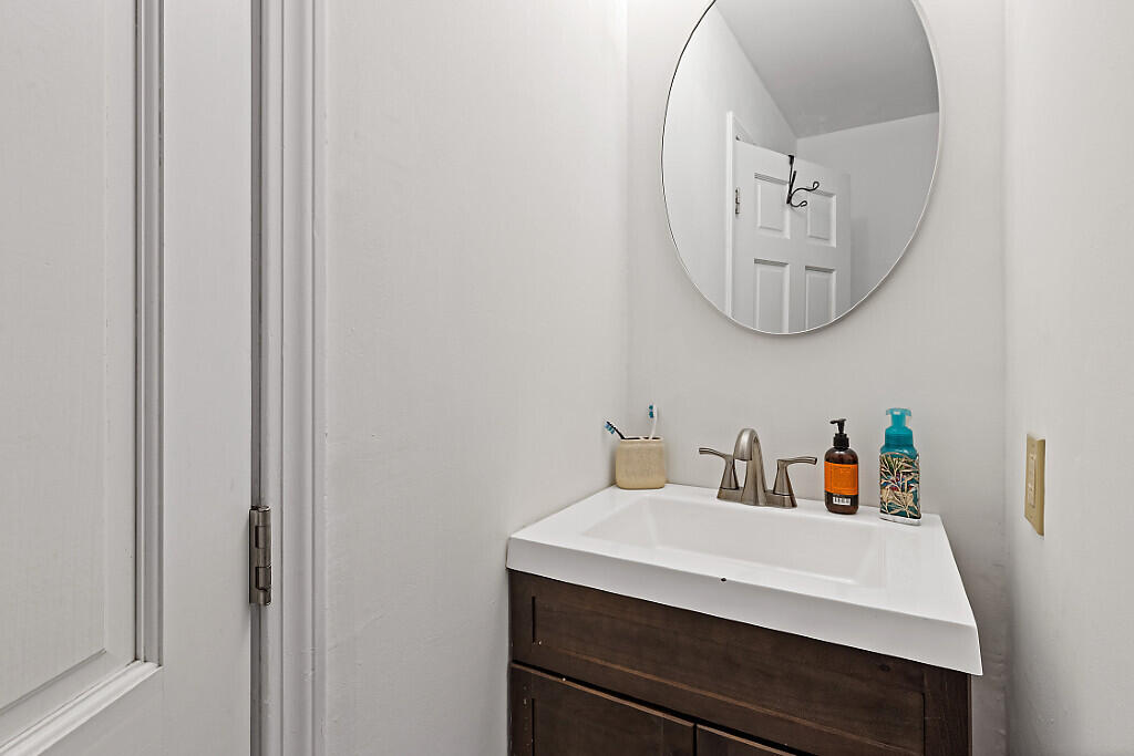 28 Poland Spring Road Auburn, ME 04210 - Photo 21 of 48 05_BP5A0126_DxO_mls