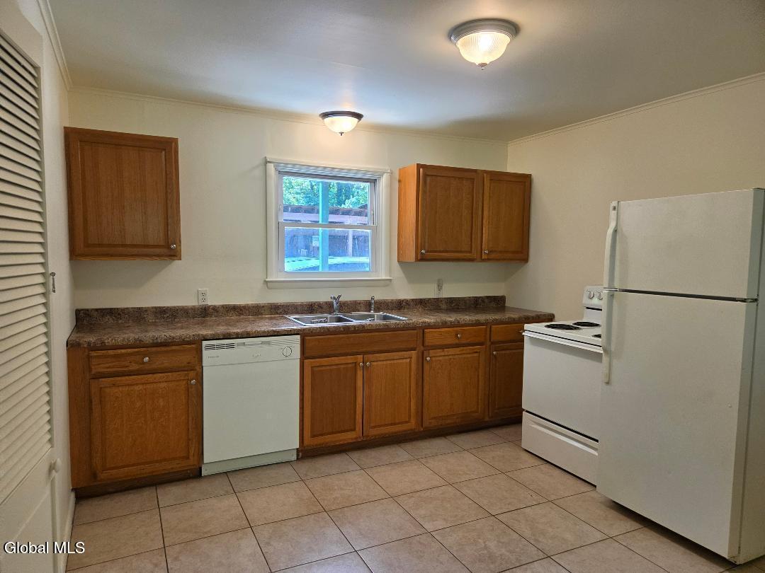 79 Middle Road, Unit D Lake George, NY 12845 - Photo 4 of 5 Kitchen Middle Road