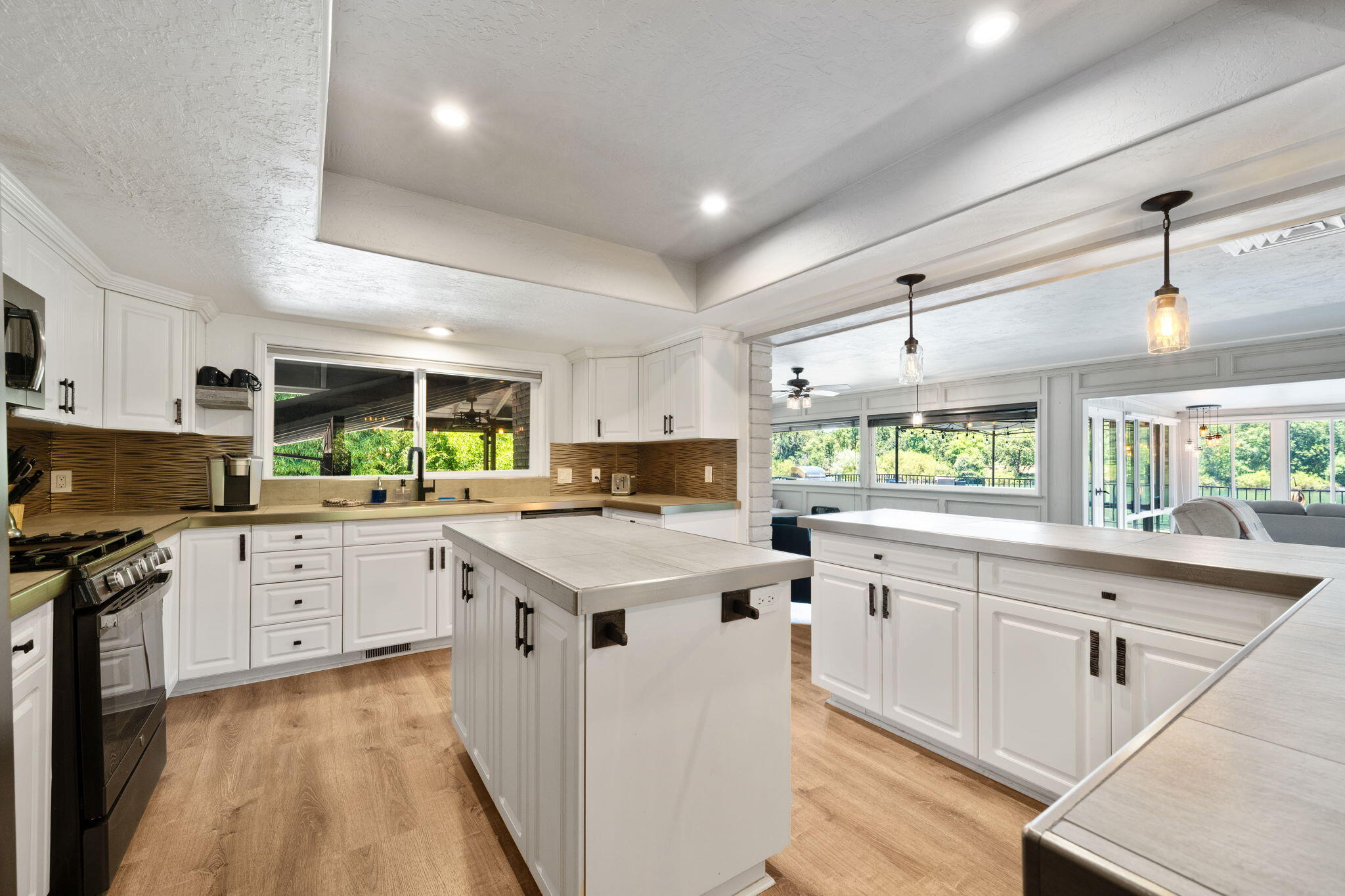 3317 Riverside Drive Anderson, CA 96007 - Photo 20 of 77 Kitchen