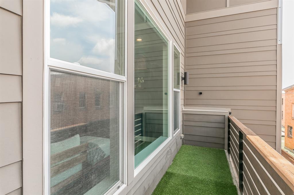 2441 Thatcher Drive Dallas, TX 75206 - Photo 17 of 35