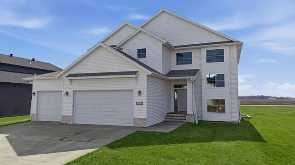 $879,900 | 1572 75th Avenue South, Fargo, ND 58104
