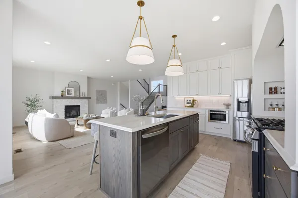 $879,900 | 1572 75th Avenue South, Fargo, ND 58104