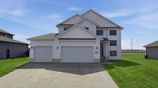 $879,900 | 1572 75th Avenue South, Fargo, ND 58104
