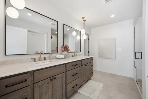 $879,900 | 1572 75th Avenue South, Fargo, ND 58104