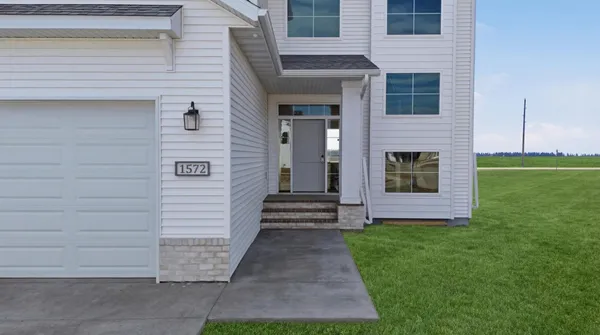 $879,900 | 1572 75th Avenue South, Fargo, ND 58104