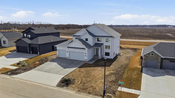 $879,900 | 1572 75th Avenue South, Fargo, ND 58104