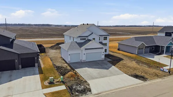 $879,900 | 1572 75th Avenue South, Fargo, ND 58104