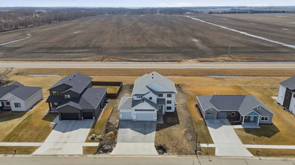 $879,900 | 1572 75th Avenue South, Fargo, ND 58104